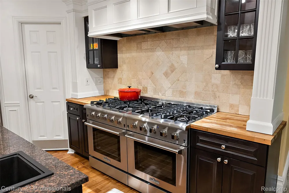 6705 College Park Drive Springfield Charter Township, MI 48346