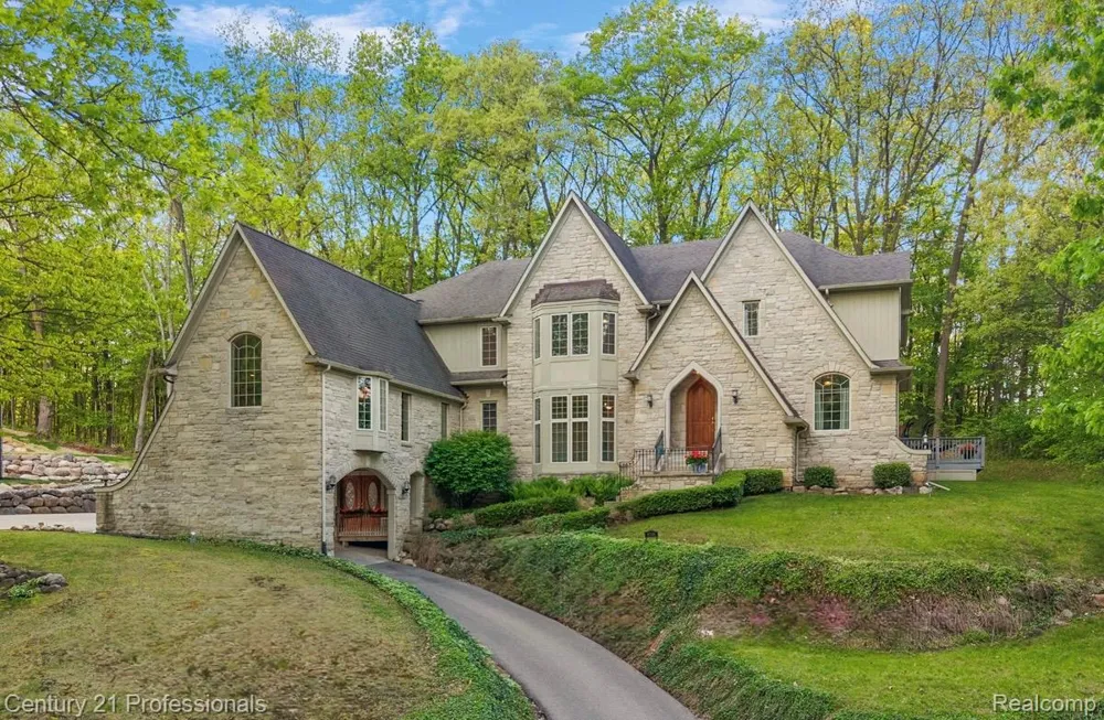 6705 College Park Drive Springfield Charter Township, MI 48346