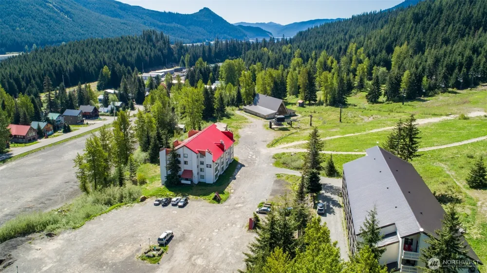 221 Hyak Drive E #302 Snoqualmie Pass, WA 98068