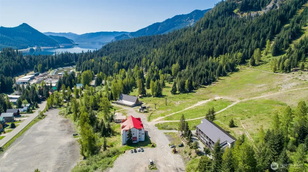 221 Hyak Drive E #302 Snoqualmie Pass, WA 98068