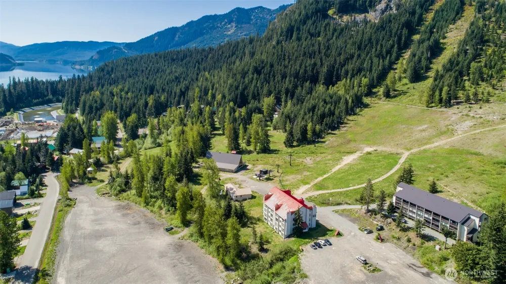 221 Hyak Drive E #302 Snoqualmie Pass, WA 98068