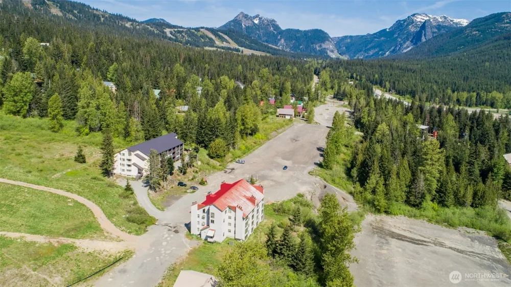 221 Hyak Drive E #302 Snoqualmie Pass, WA 98068
