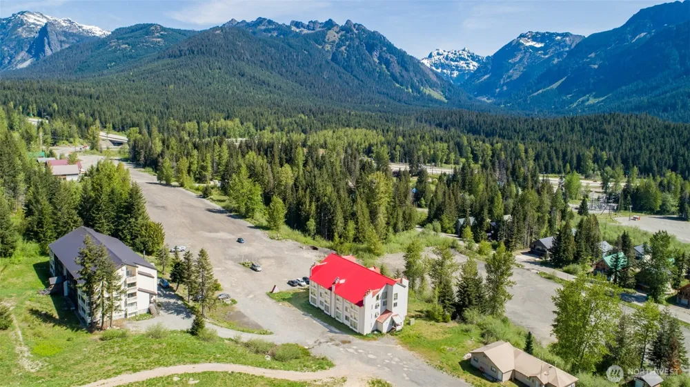 221 Hyak Drive E #302 Snoqualmie Pass, WA 98068
