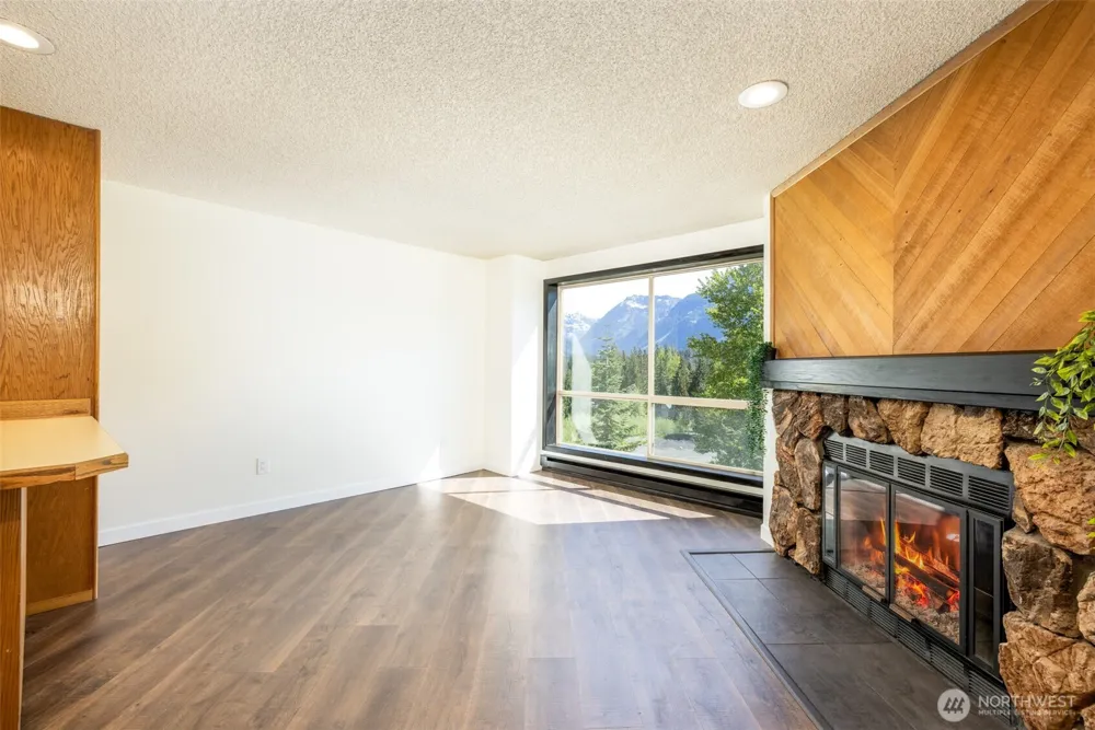 221 Hyak Drive E #302 Snoqualmie Pass, WA 98068