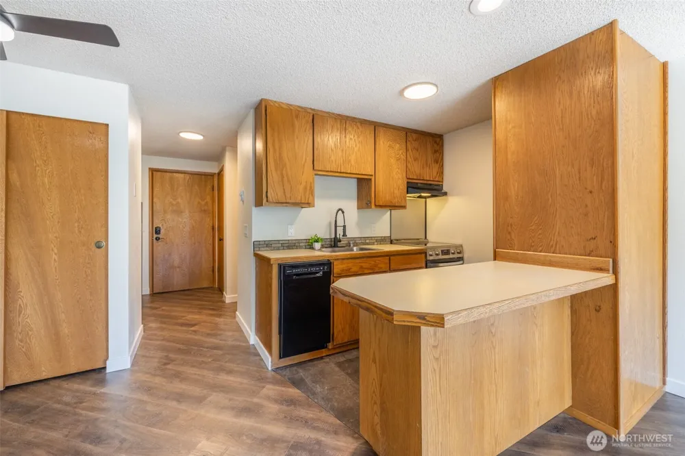 221 Hyak Drive E #302 Snoqualmie Pass, WA 98068