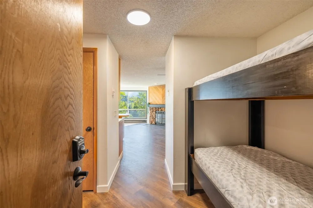221 Hyak Drive E #302 Snoqualmie Pass, WA 98068