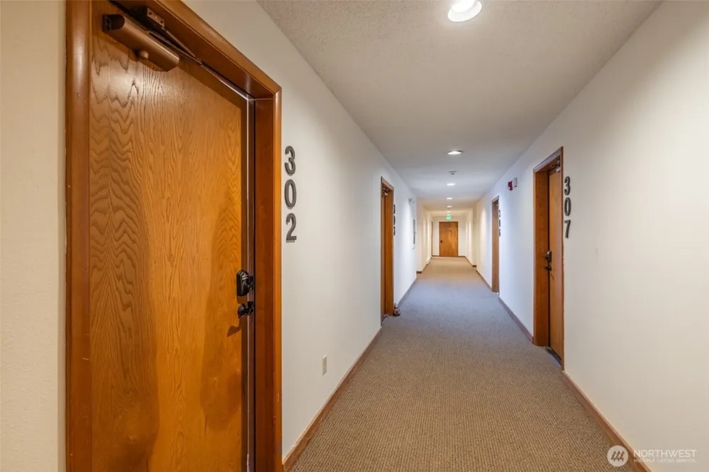 221 Hyak Drive E #302 Snoqualmie Pass, WA 98068