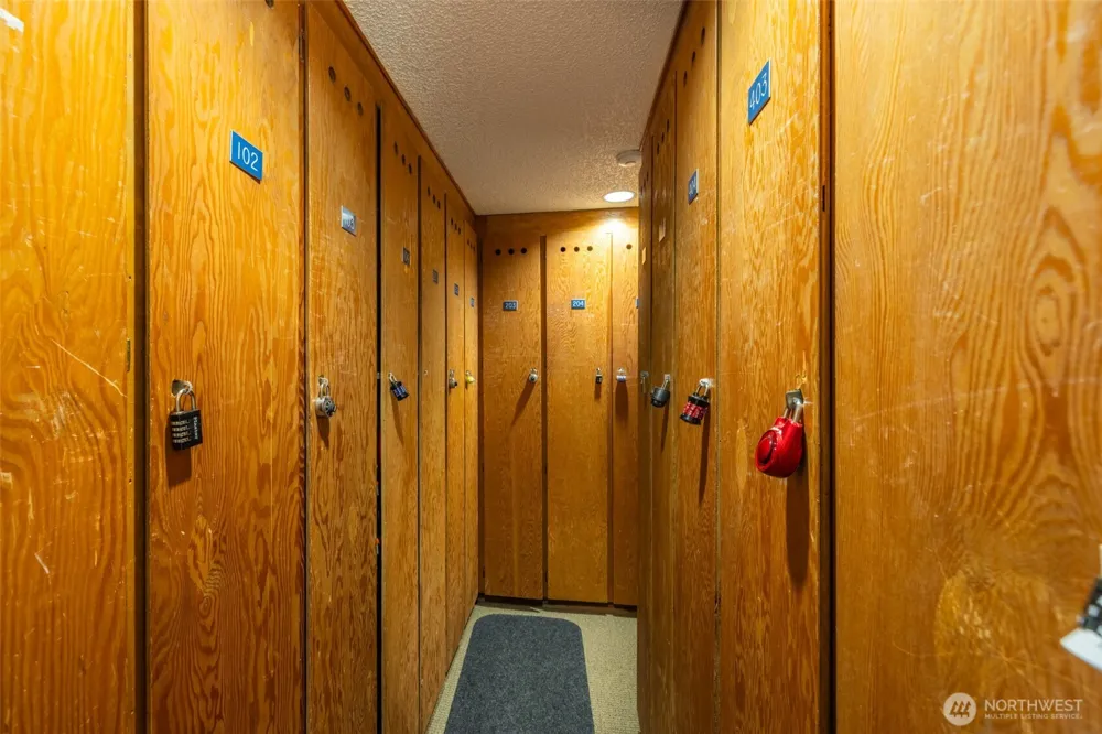 221 Hyak Drive E #302 Snoqualmie Pass, WA 98068