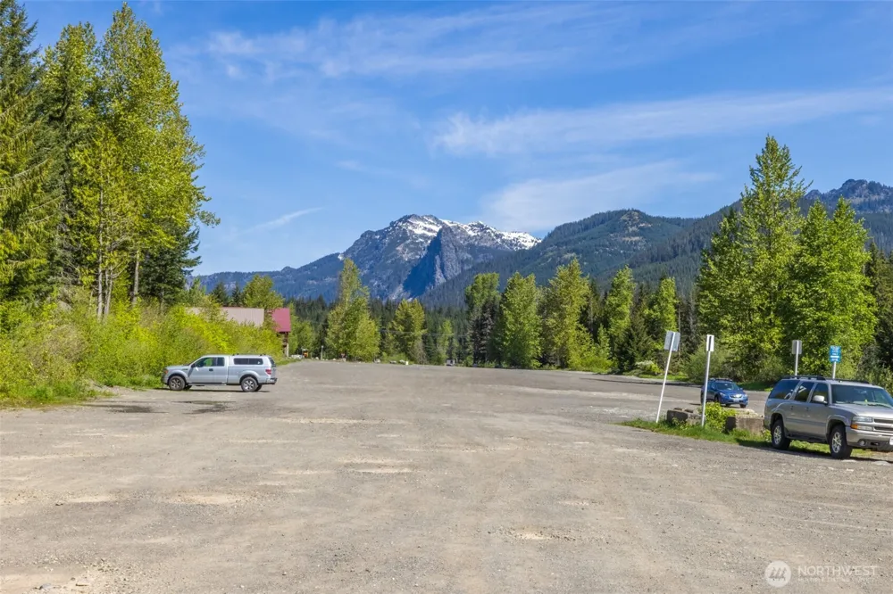 221 Hyak Drive E #302 Snoqualmie Pass, WA 98068