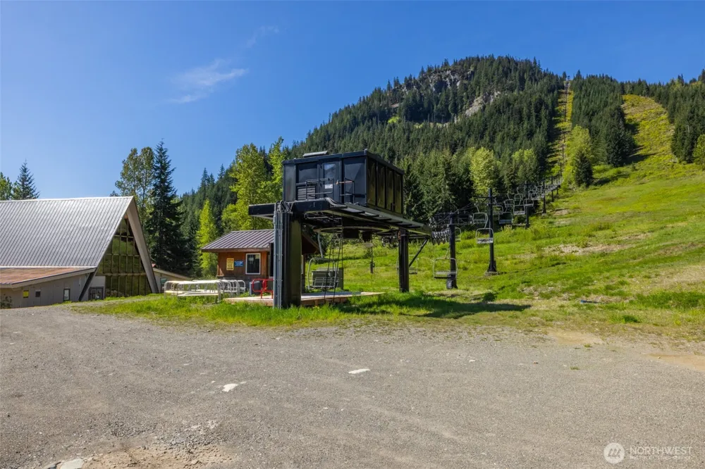 221 Hyak Drive E #302 Snoqualmie Pass, WA 98068