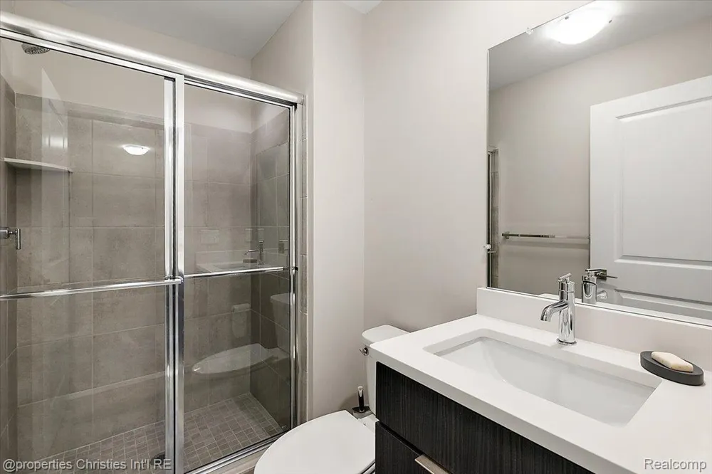 1083 Hampton Circle Detroit City, MI 48207