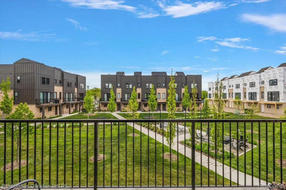 1083 Hampton Circle Detroit City, MI 48207