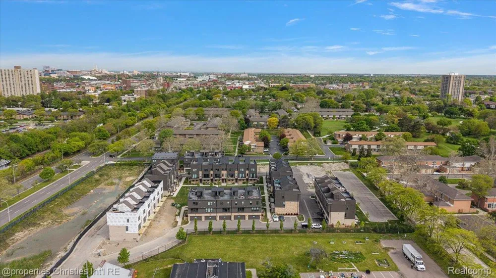 1083 Hampton Circle Detroit City, MI 48207