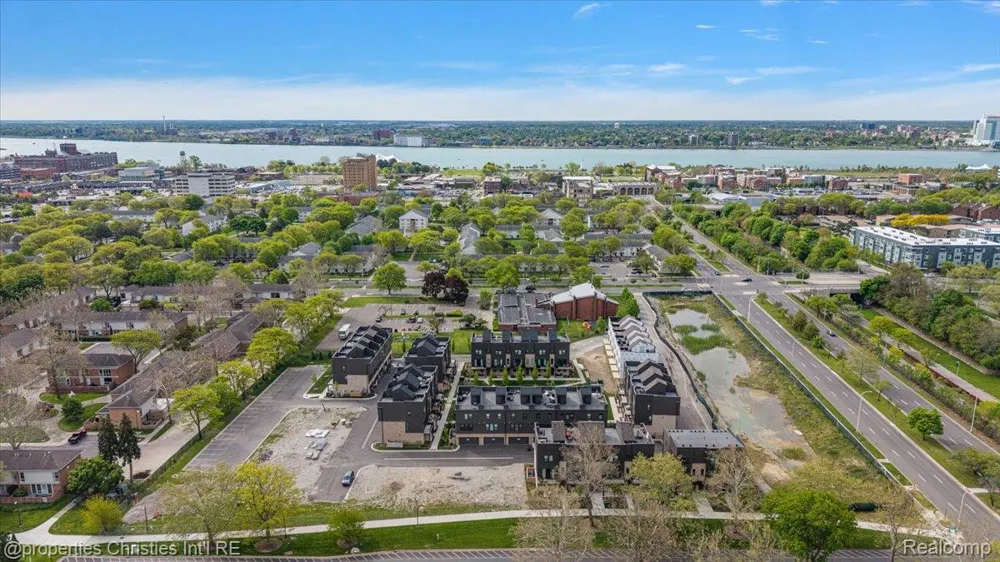 1083 Hampton Circle Detroit City, MI 48207