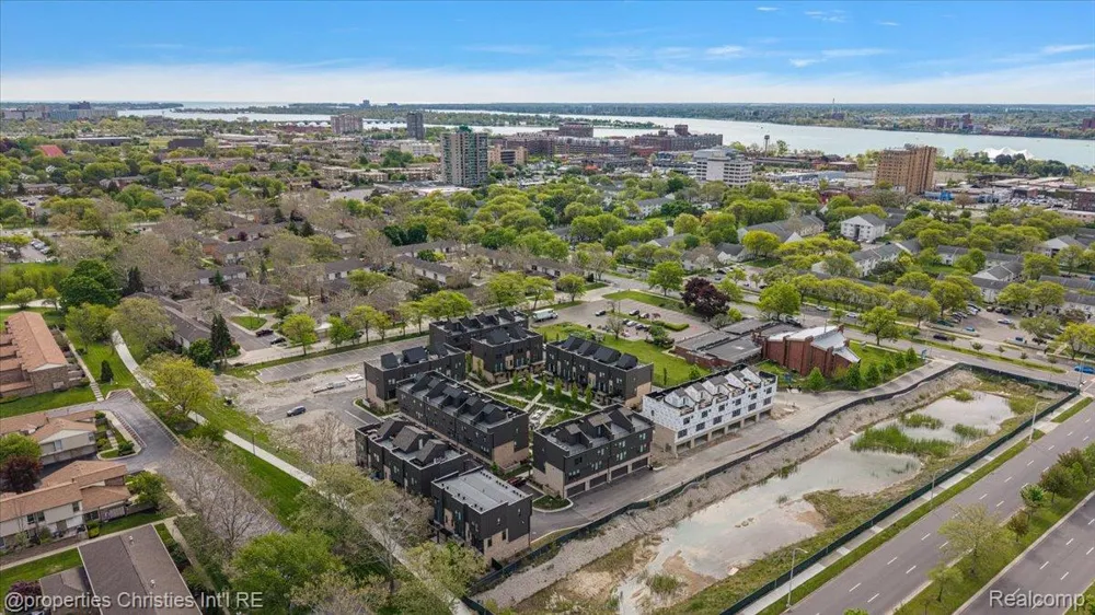 1083 Hampton Circle Detroit City, MI 48207