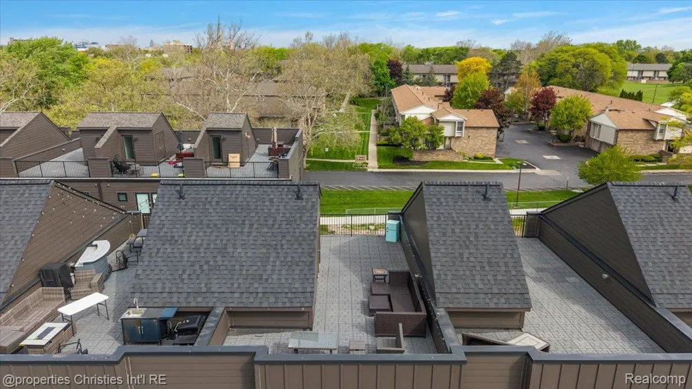 1083 Hampton Circle Detroit City, MI 48207