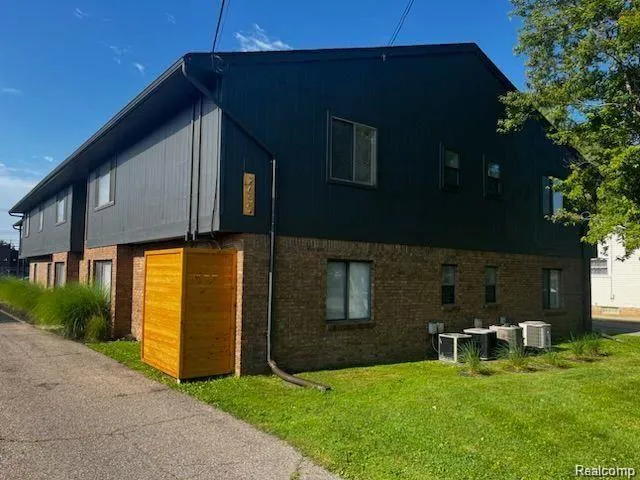 2639 COLUMBIA ROAD #7 Berkley City, MI 48072