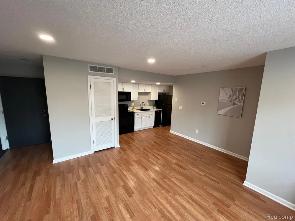 2639 COLUMBIA ROAD #7 Berkley City, MI 48072