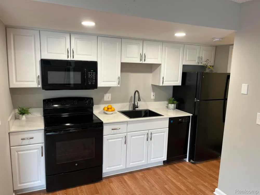 2639 COLUMBIA ROAD #7 Berkley City, MI 48072