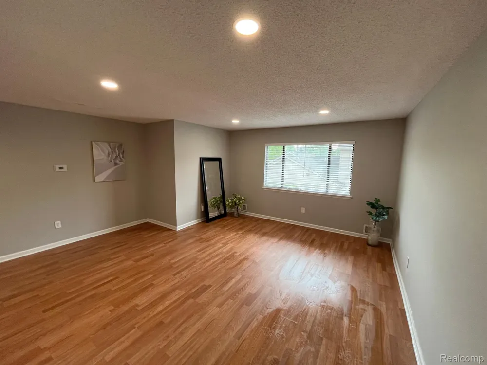 2639 COLUMBIA ROAD #7 Berkley City, MI 48072