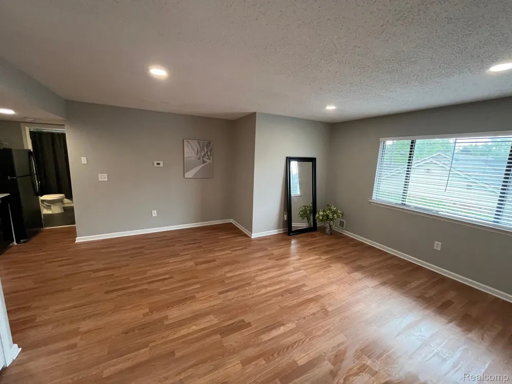 2639 COLUMBIA ROAD #7 Berkley City, MI 48072