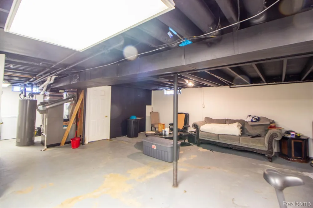 30422 Leroy Street Romulus City, MI 48174