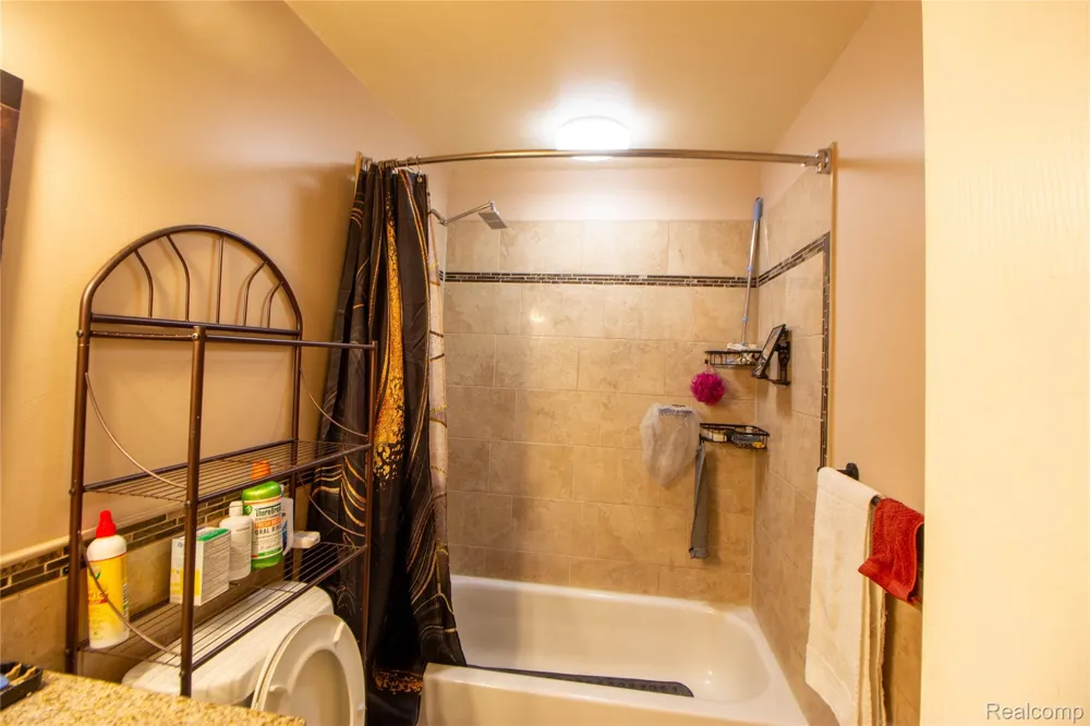 30422 Leroy Street Romulus City, MI 48174