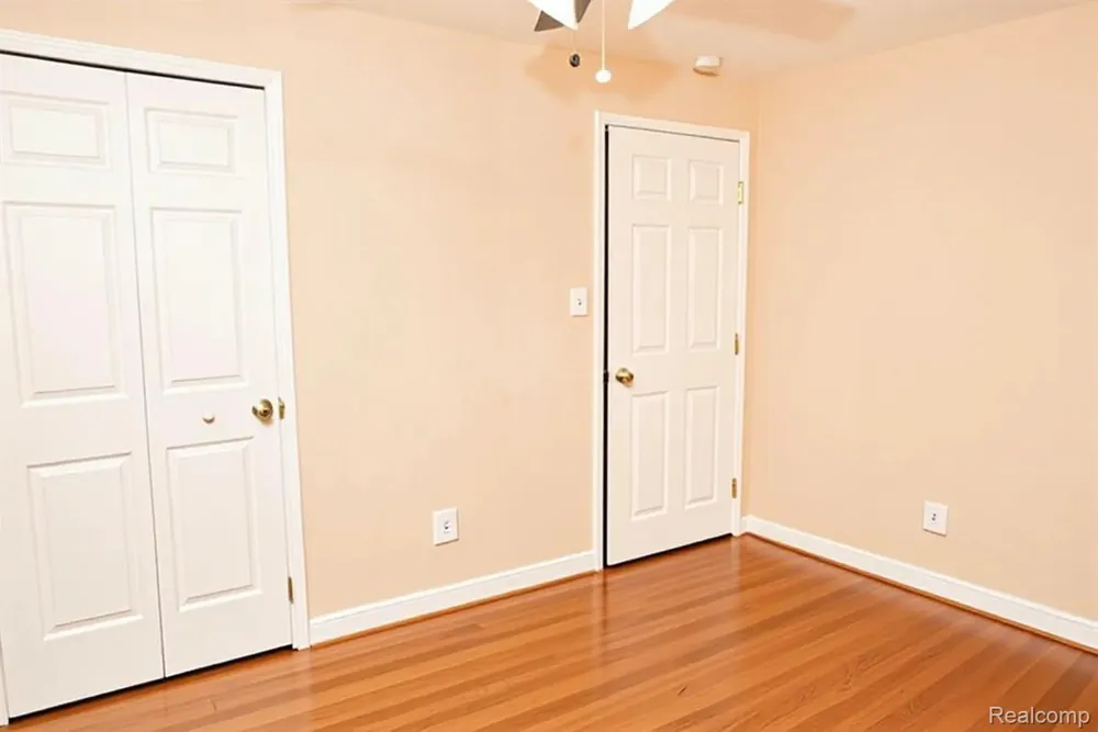 30422 Leroy Street Romulus City, MI 48174