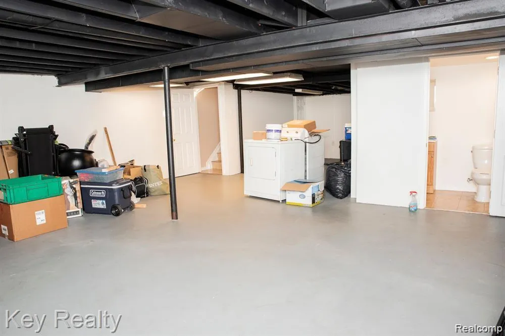 30422 Leroy Street Romulus City, MI 48174