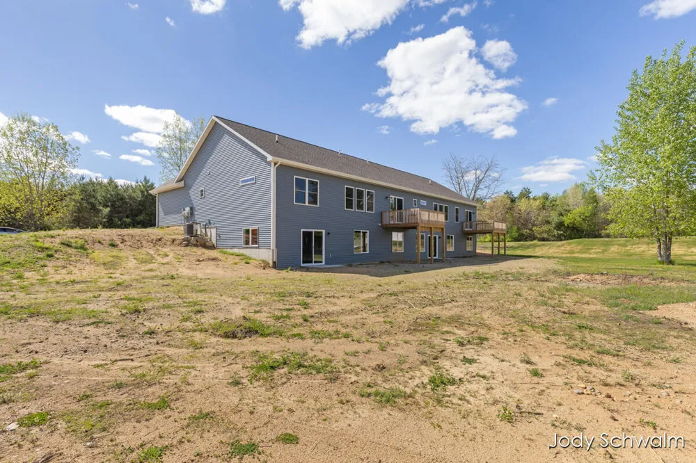 748 Noble Drive Belding City, MI 48809