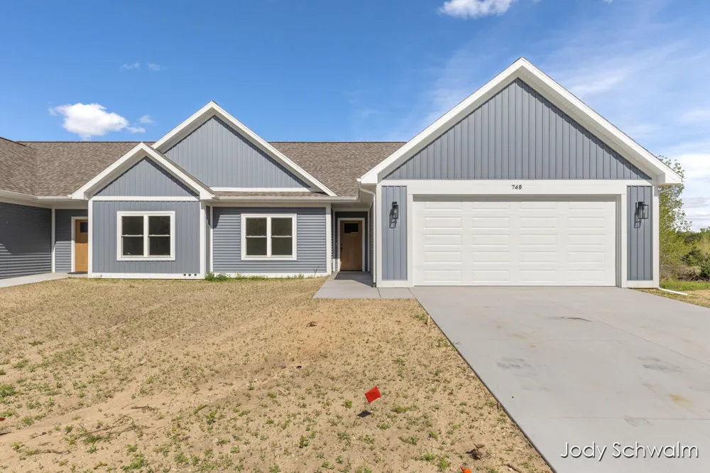 748 Noble Drive Belding City, MI 48809