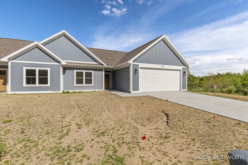 748 Noble Drive Belding City, MI 48809