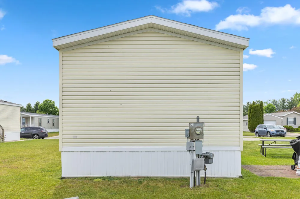360 E Tuttle Road #121 Ionia City, MI 48846