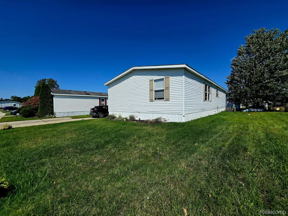 528 ELMWOOD LANE Columbus Township, MI 48063