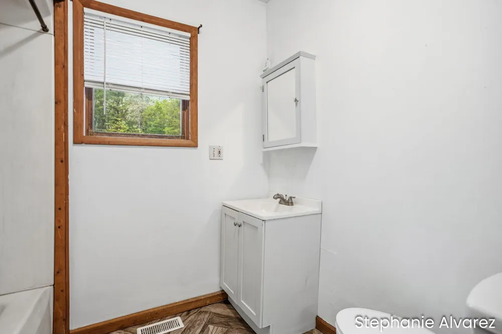 1560 E McMillan Road Dalton Township, MI 49445