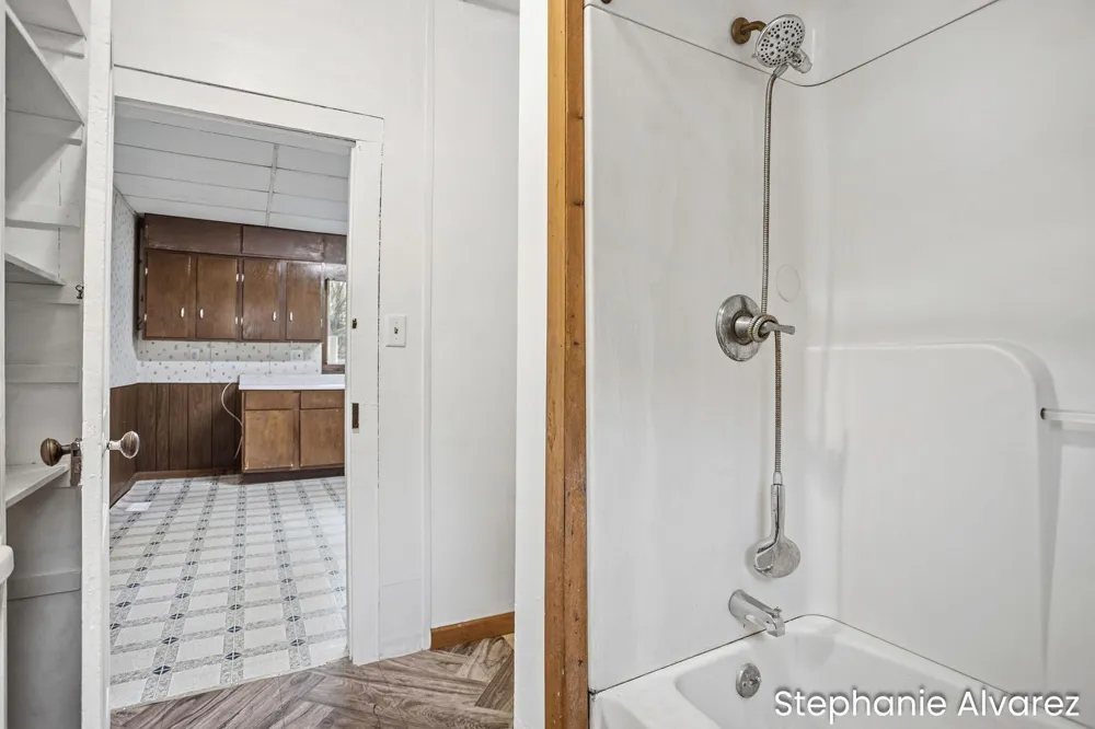 1560 E McMillan Road Dalton Township, MI 49445