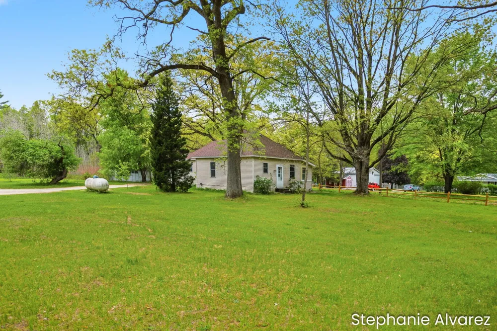 1560 E McMillan Road Dalton Township, MI 49445