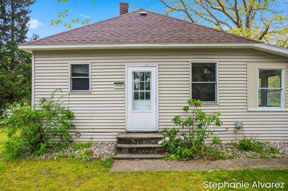 1560 E McMillan Road Dalton Township, MI 49445