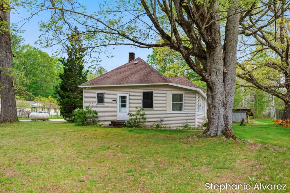 1560 E McMillan Road Dalton Township, MI 49445