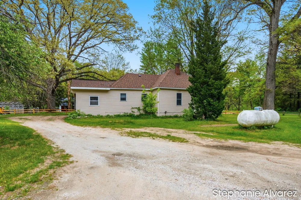 1560 E McMillan Road Dalton Township, MI 49445