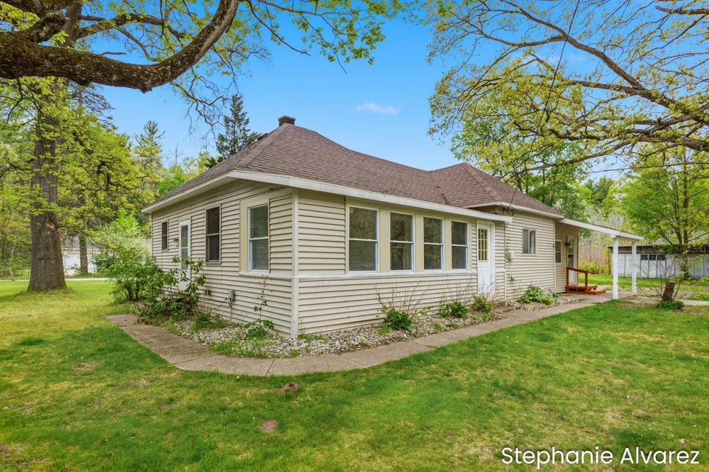 1560 E McMillan Road Dalton Township, MI 49445