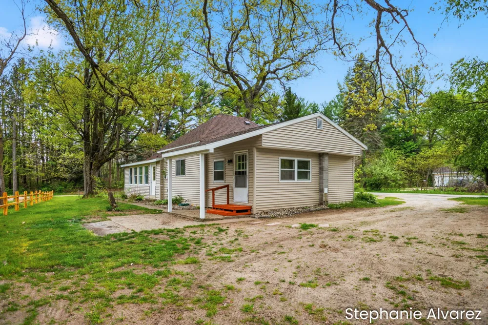 1560 E McMillan Road Dalton Township, MI 49445