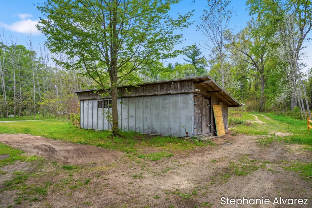 1560 E McMillan Road Dalton Township, MI 49445