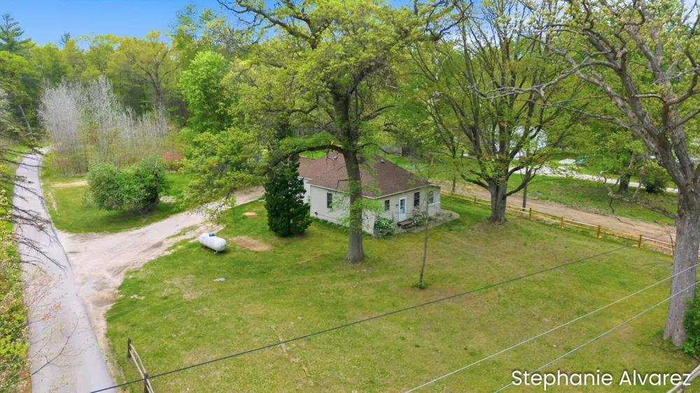 1560 E McMillan Road Dalton Township, MI 49445