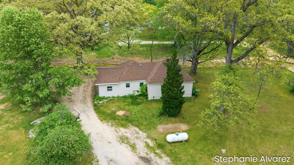 1560 E McMillan Road Dalton Township, MI 49445