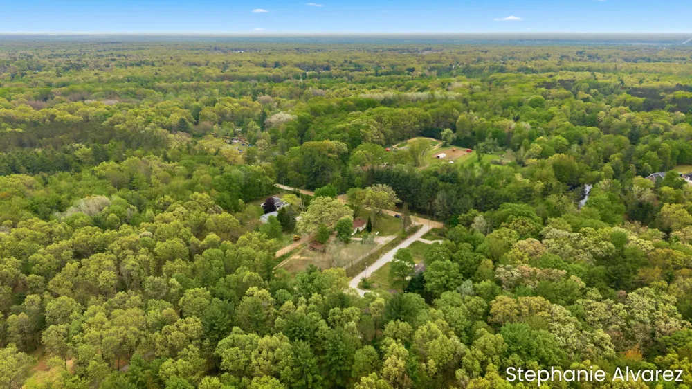 1560 E McMillan Road Dalton Township, MI 49445
