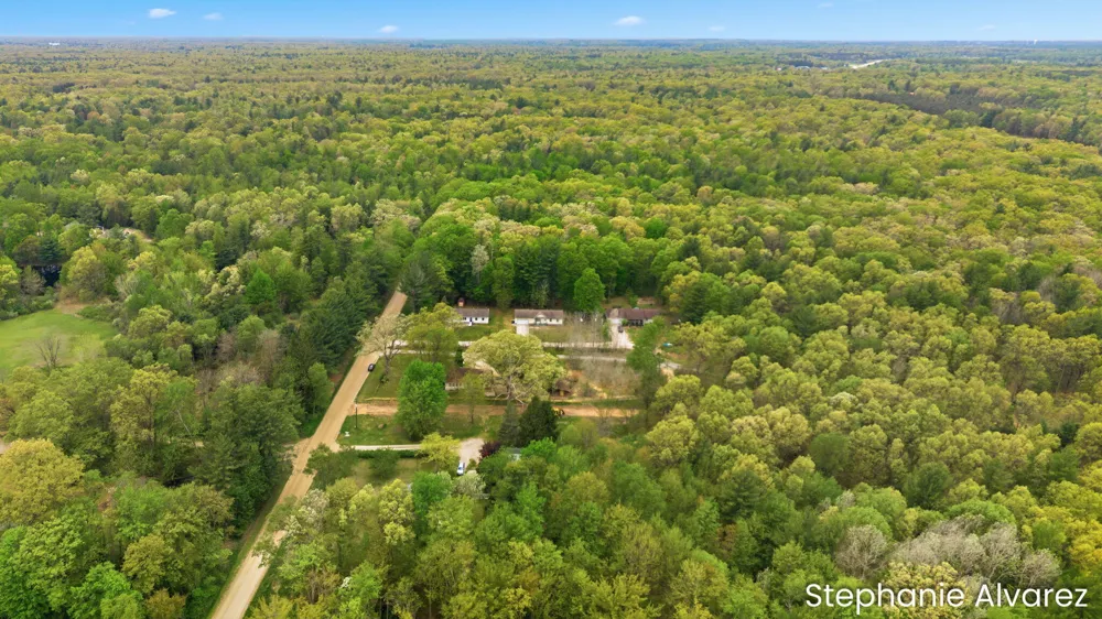 1560 E McMillan Road Dalton Township, MI 49445