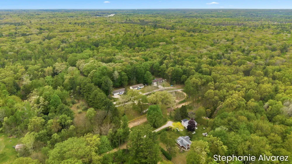 1560 E McMillan Road Dalton Township, MI 49445