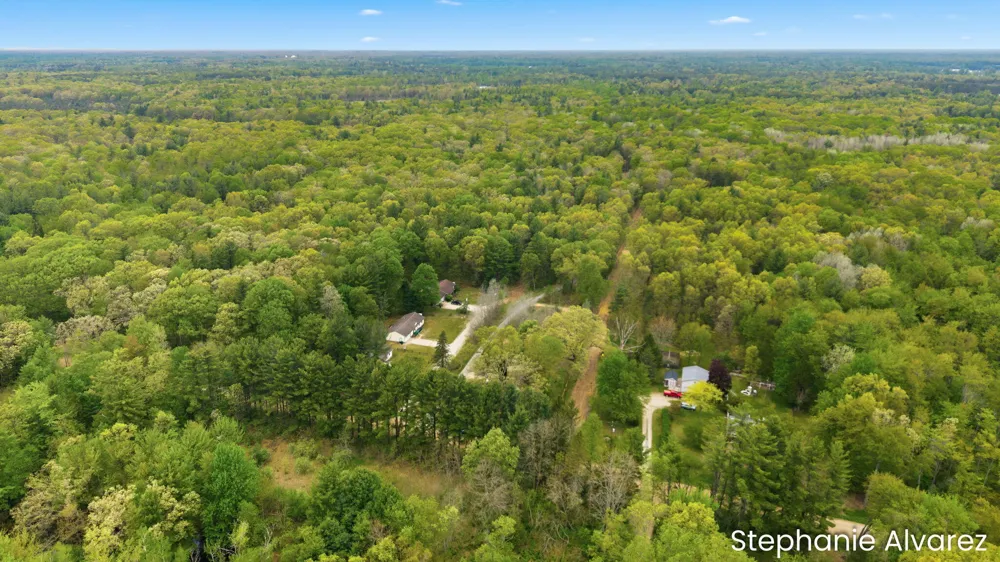 1560 E McMillan Road Dalton Township, MI 49445