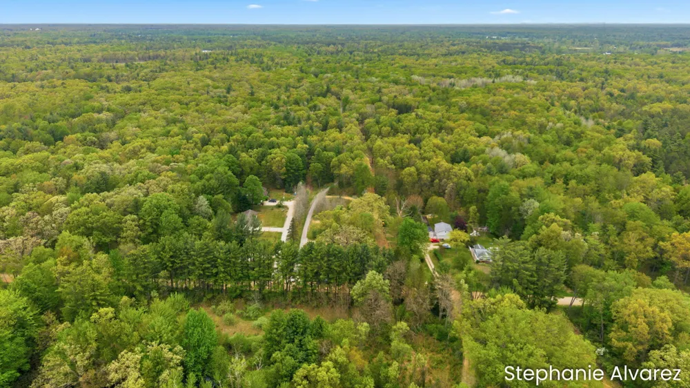 1560 E McMillan Road Dalton Township, MI 49445